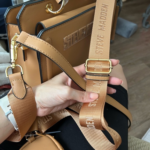 Steve Madden Tan Crossbody Bag with pouch - Picture 4 of 9
